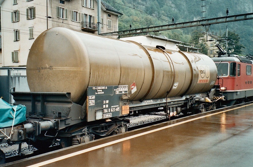 Tank wagon DB Eva in Erstfeld (CH), Sept. 2004 [wagon citerne, carro cisterna]