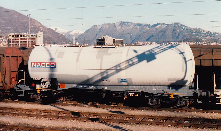 Tank wagon DB NACCO in Chiasso (CH), March 1996 [wagon citerne, carro cisterna]