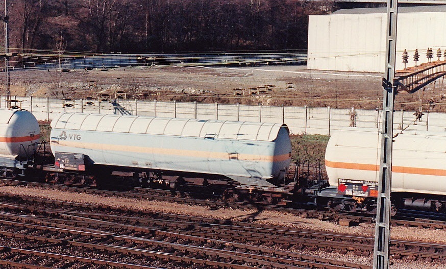 Tank wagon DB VTG in Chiasso (CH), Febr. 1996 - Nr 791 9 096, Haz.Mat. UN 239/1010 [wagon citerne, carro cisterna]