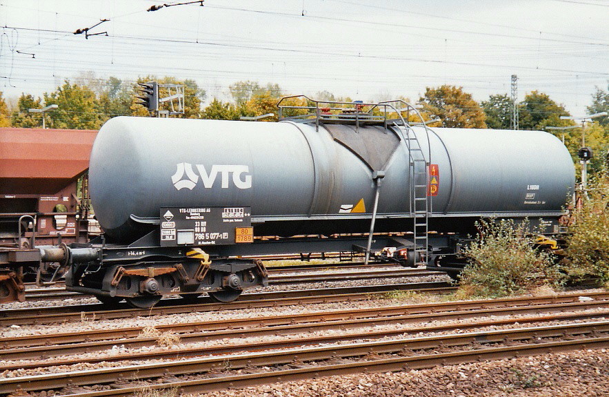 Tank wagon DB VTG in Wiesbaden (D), October 2003 [wagon citerne, carro cisterna]