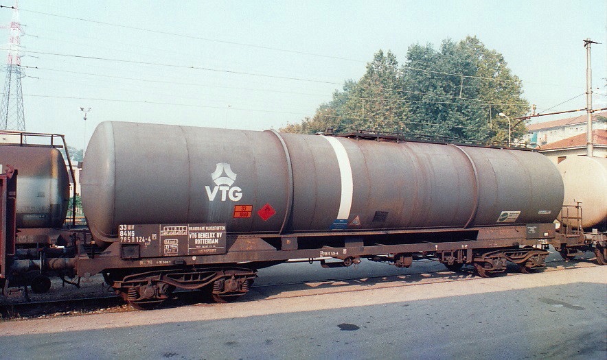 Tank wagon NS VTG Benelux in Milano, Nov. 1994 [wagon citerne, carro cisterna]