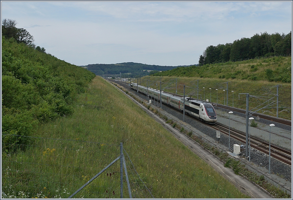 TGV Lyria 9210 on the way to Paris bei the Belfort-Montbéliard TGV Station.

06.07.2019
