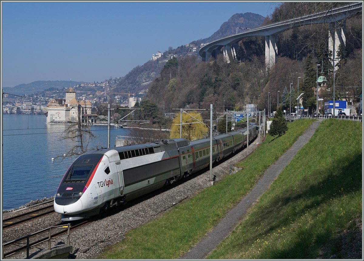 TGV Lyria from Paris to Brig near the Castle of Chillon.
19.03.2016