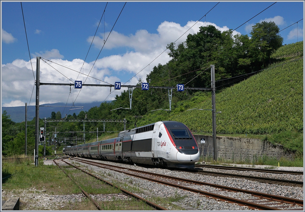 TGV Lyria to Paris in La Plaine - Rail-pictures.com