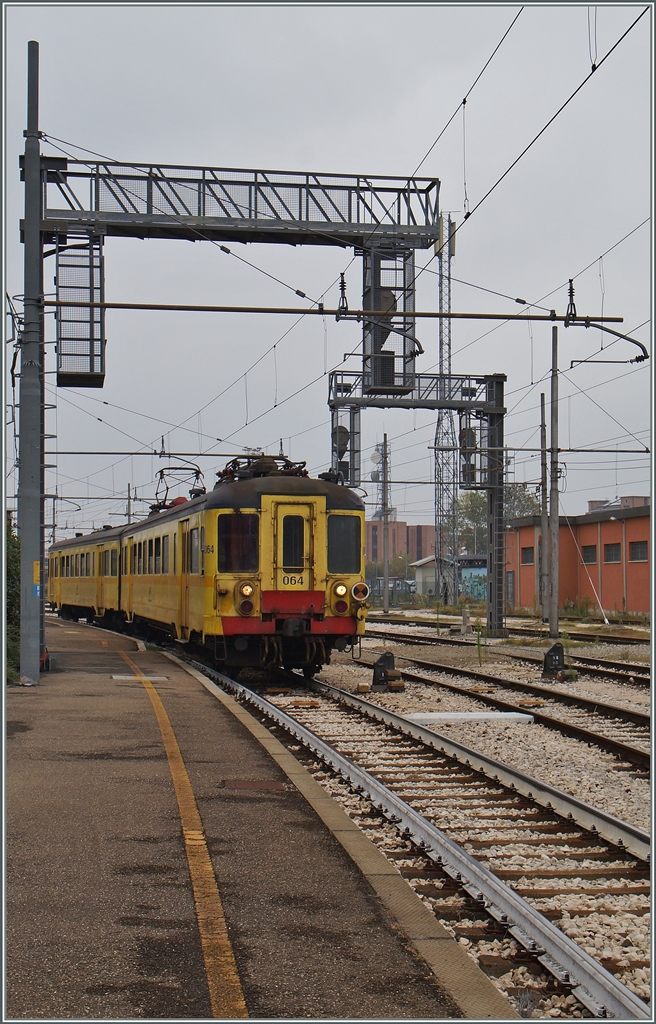The ALe 228 064 (ex SNCB AM) in Modena. 20. 09.2014