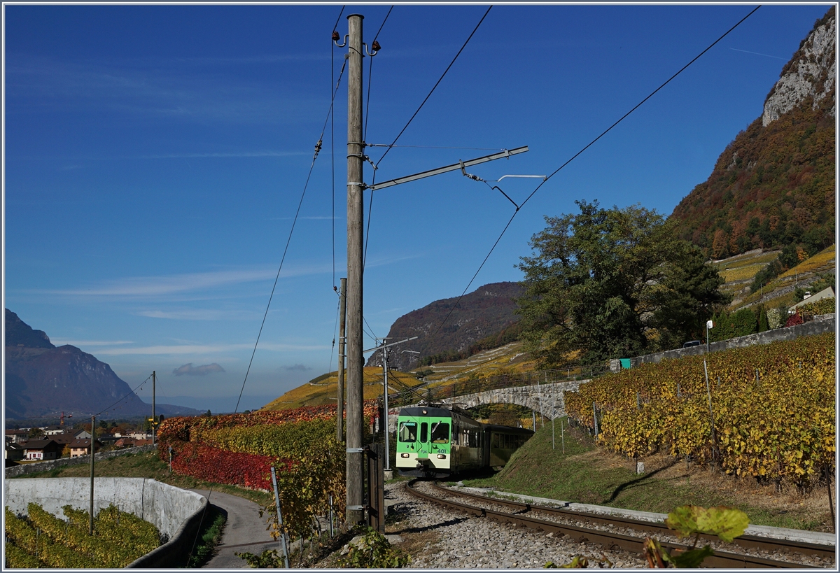 The ASD BDe 4/4 401 wiht his Bt on the way to Les Diablerets in the vineyard over Aigle. 

28.10.2016