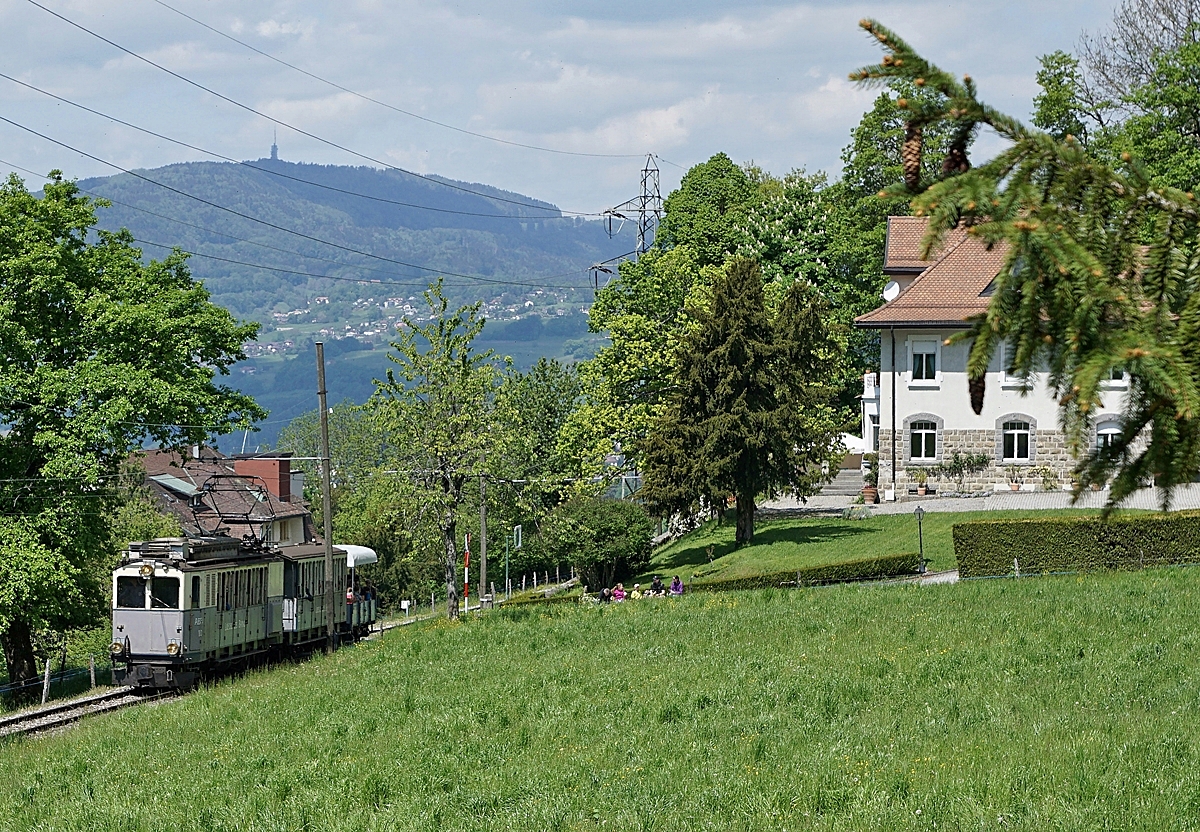 The B-C LLB local train by Chaulin on the way to Chamby.
15.05.2016