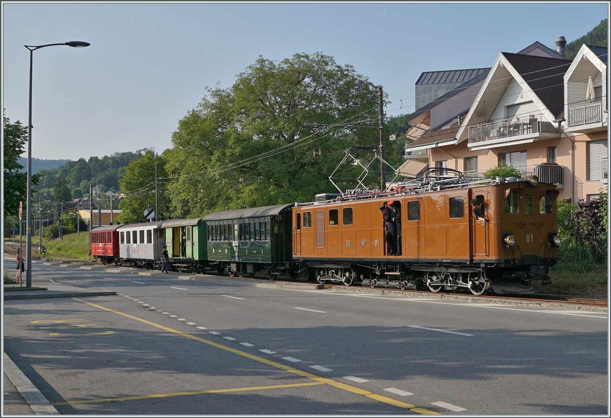 The Bernina Bahn RhB Ge 4/4 81 y the Blonay Chamby Railway with the last service of ths day on the way to Chaulin by Blonay.

29.05.2023