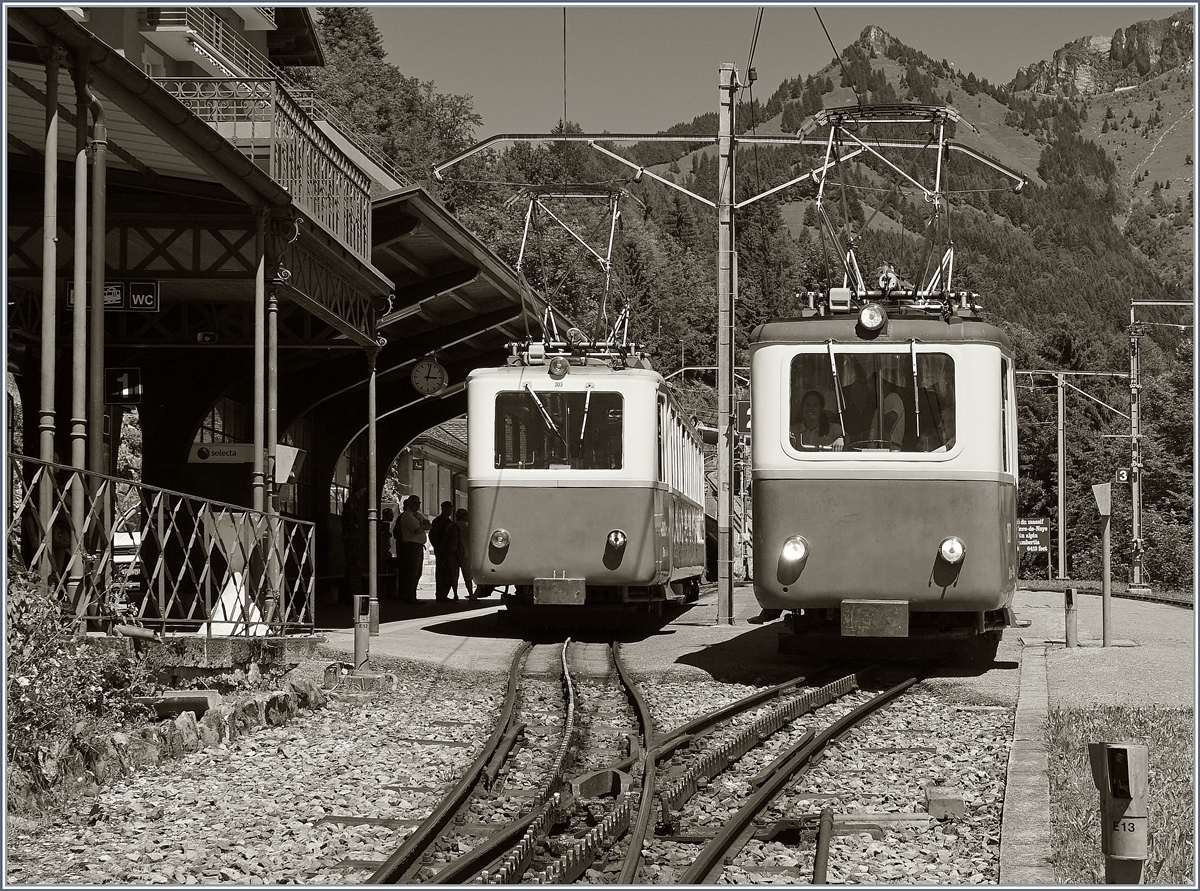 The Bhe 2/4 203 and 207 in Caux. 03.07.2016