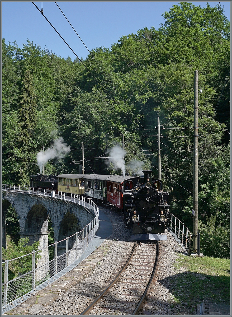 The Blonay Chamby BFD HG 3/4 N° 3 and G 2x 2/2 105 on the way to Blonay by Vers-chez-Robert. 

04.06.2022