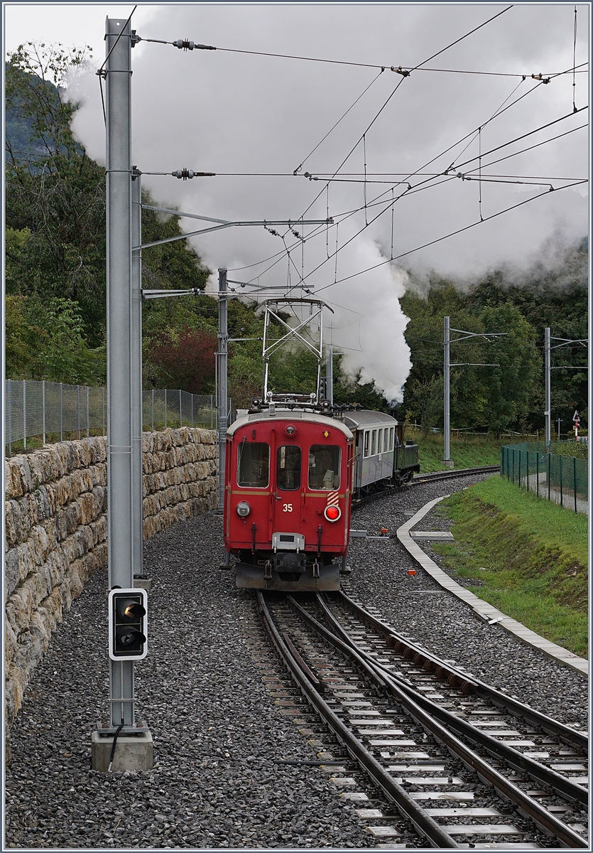The Blonay-Chamby G 3/3 N° 5 (LEB) and the RhB ABe 4/4 35 wiht the Riviera Belle Epoque Service from Vevey to Chaulin in St Legier Gare. 27.09.2020