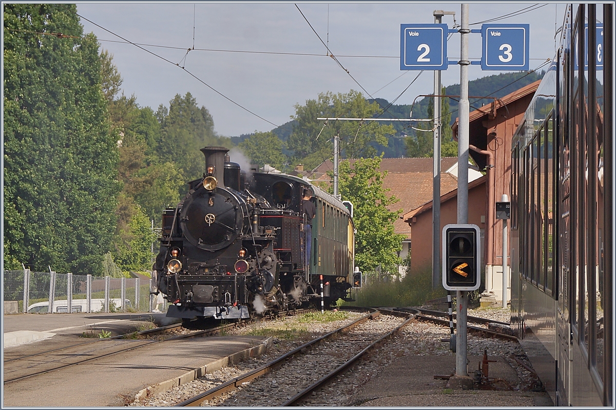 The Blonay - Chamby morning Steamer service Riviera Belle Epoque from Chaulin to Vevey is leaving Blonay.
21. Mai 2018