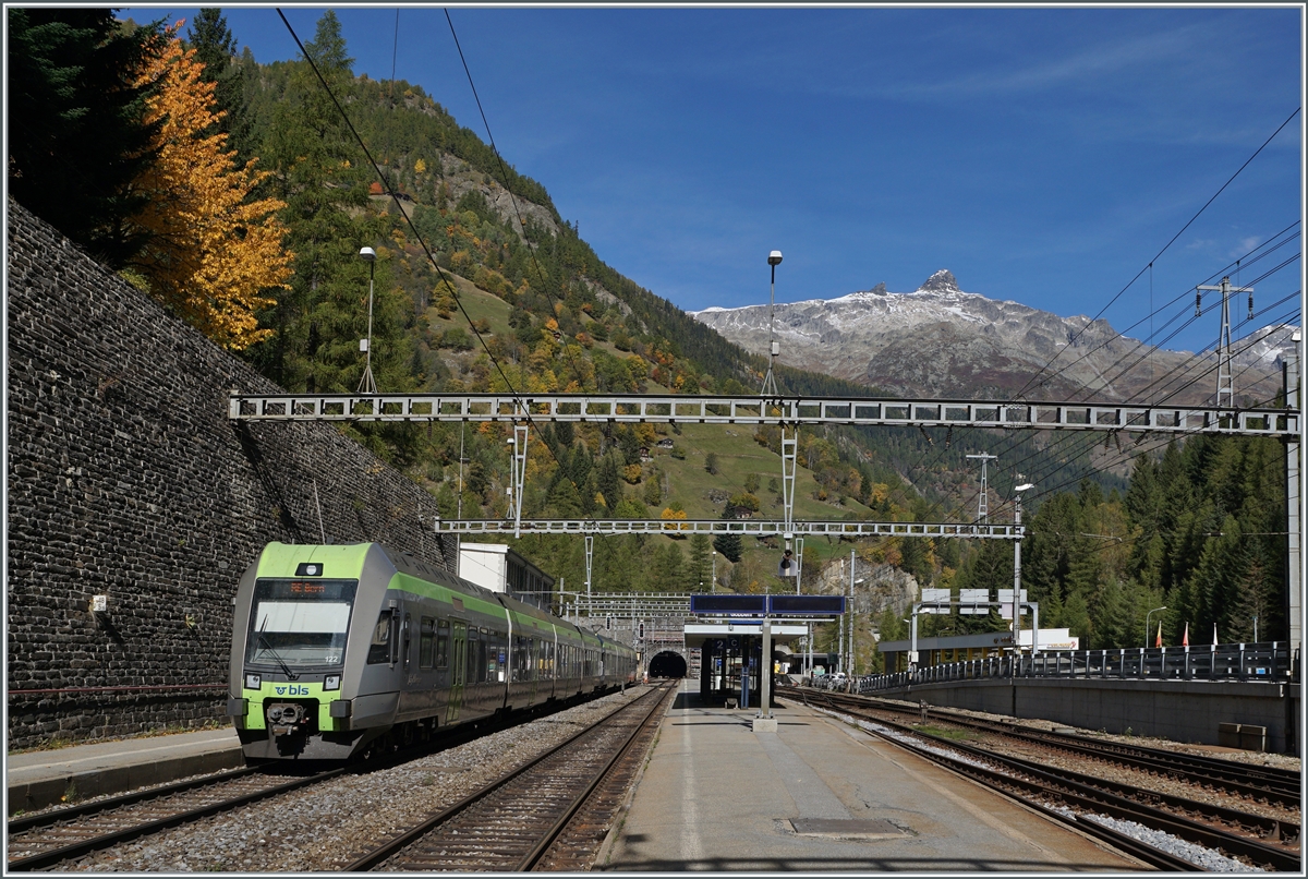 The BLS RABe 535 109 and 122  Lötschberger  on the way to Bern in Goppenstein.

11.10.2022