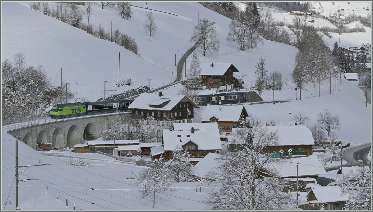 The BLS Re 465 001 with the GoldenPass Express 4068 from Montreux to Interlaken by Garstatt

20.01.2023