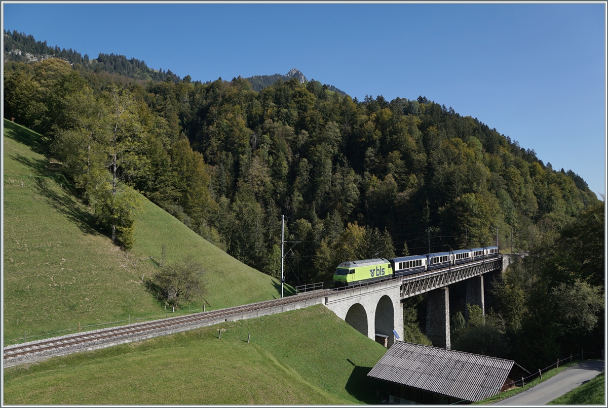The BLS Re 465 014 is traveling with the GoldenPass Express 4065 from Interlaken to Zweisimmen, where the train will then continue to Montreux with a changed gauge. The picture shows the train on the Bunschenbach Bridge near Weissenburg.

October 7, 2023
