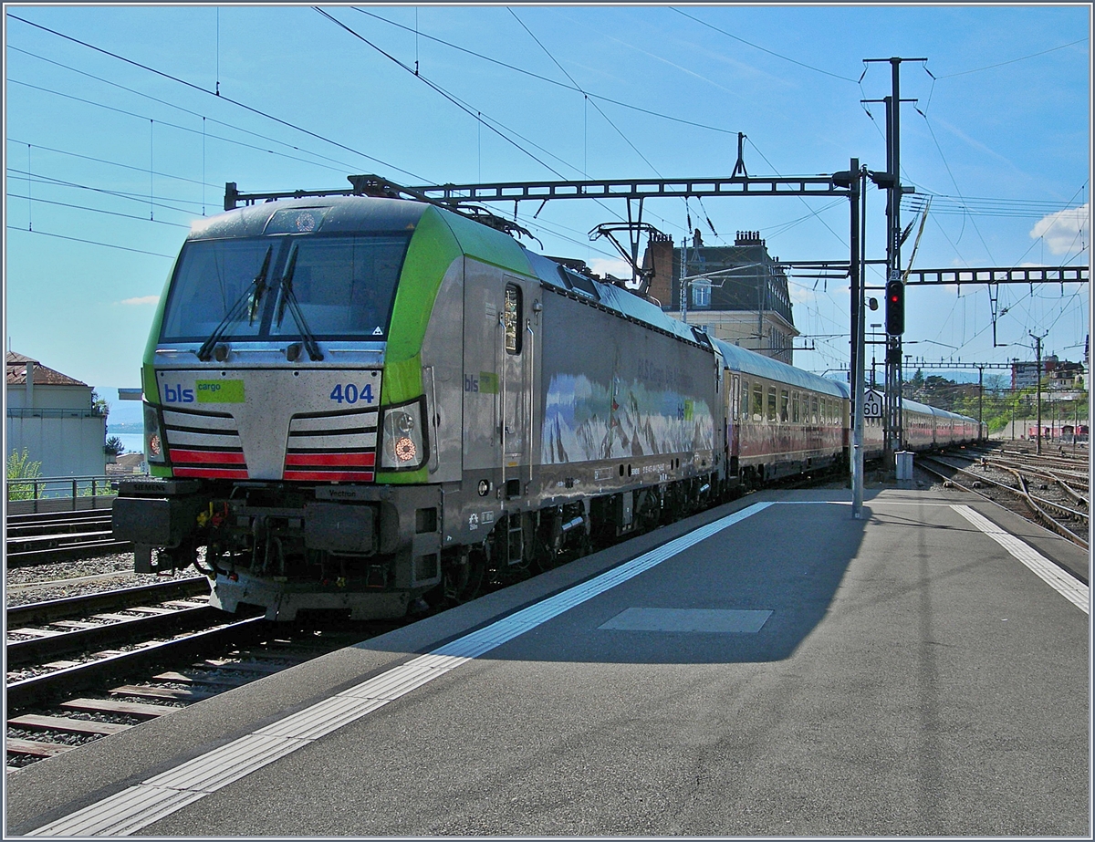 The BLS Re 475 witht AKE Rheingold in Lausanne.
13.04.2017