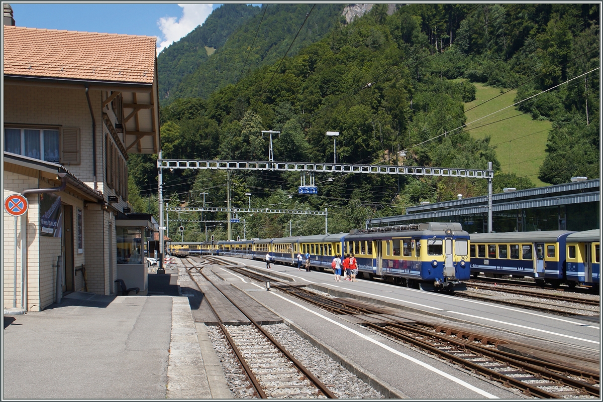 The BOB Train to Lauterbrunnen and Grindelwald is arriving at Zweilütschinen 
07.08.2015