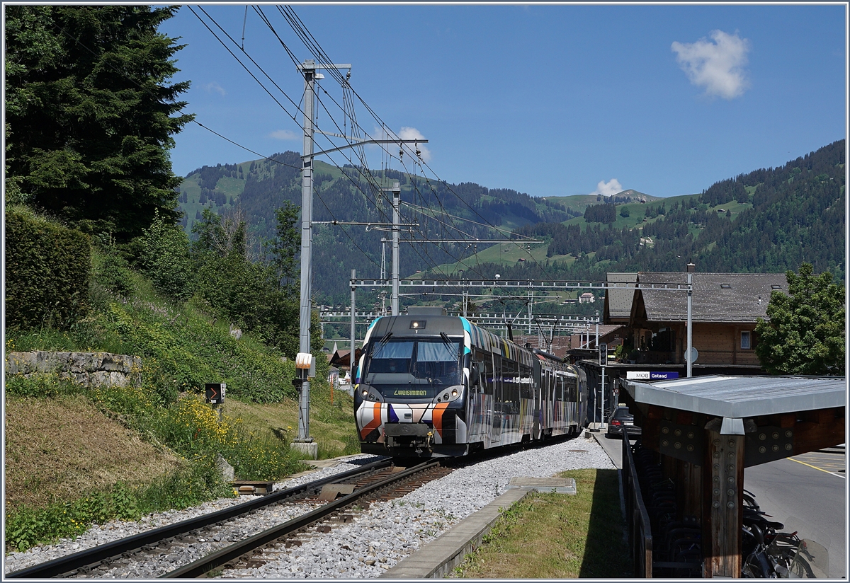 The by Sarah Morris created  Monarch  MOB Be 4/4 5001 with his ABt 341 and Bt 241 on the way to Zweisimmen by Gstaad.

02.06.2020