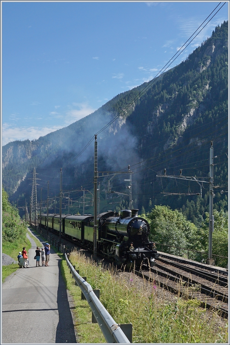 The C 5/6 2978 is arriving at Göschenen.
28.07.2016