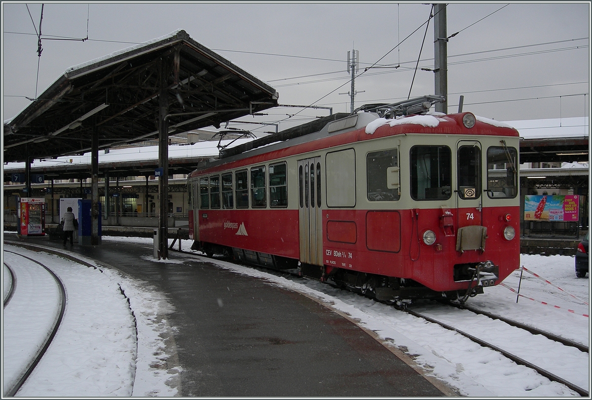 The CEV BDeh 2/4 74 in Vevey.
19.01.2016