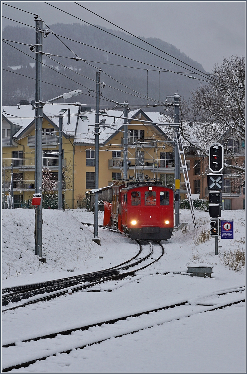 The CEV HGe 2/2 N° 1 arrives at Blonay train station with the Xrot 91 from Les Pleiades.

Jan 28, 2019