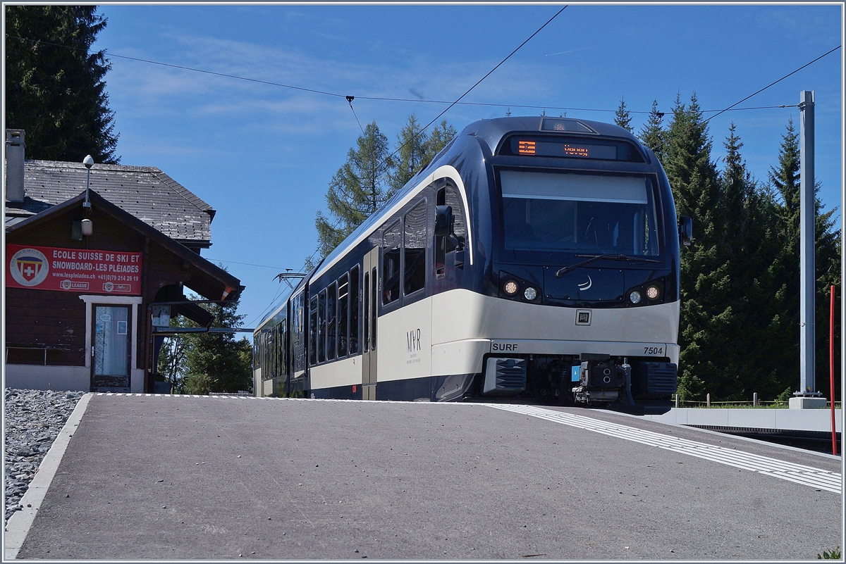 The CEV MVR ABeh 2/6 7504  VEVEY  on the summit Station Les Pleiades.
27.08.2018