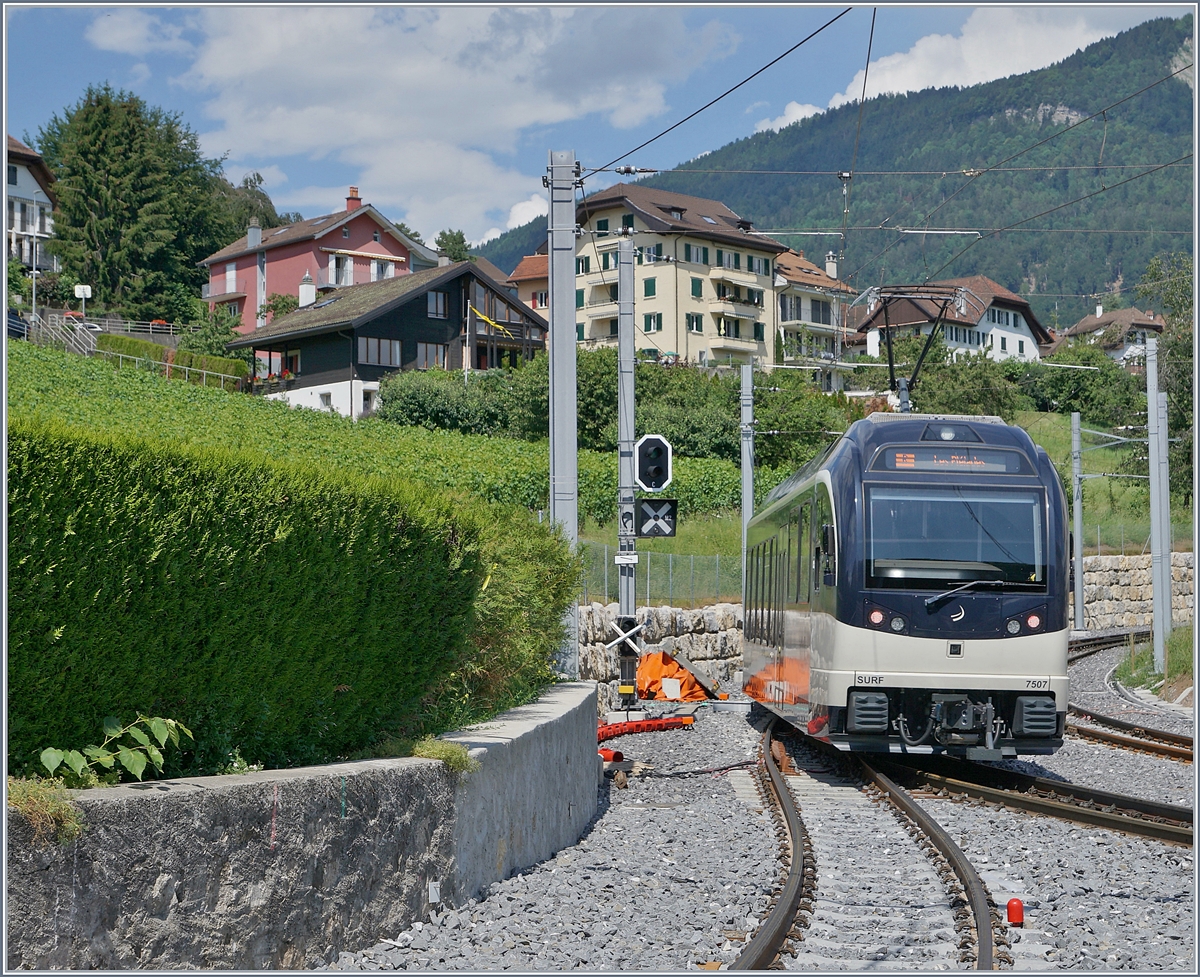 The CEV MVR ABeh 2/6 7507 on the way to Les Pleiades in St Legier Gare. 

07.07.2019