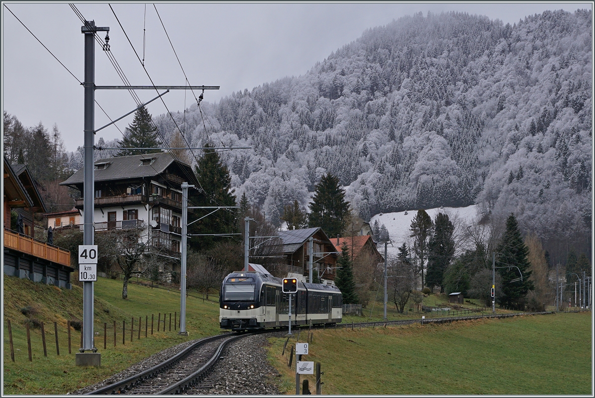 The CEV MVR ABeh 2/6 7505 is Les Avants on the way to Montreux. As you can see, the snowfall limit is only slightly above Les Avants.

Jan 6, 2024