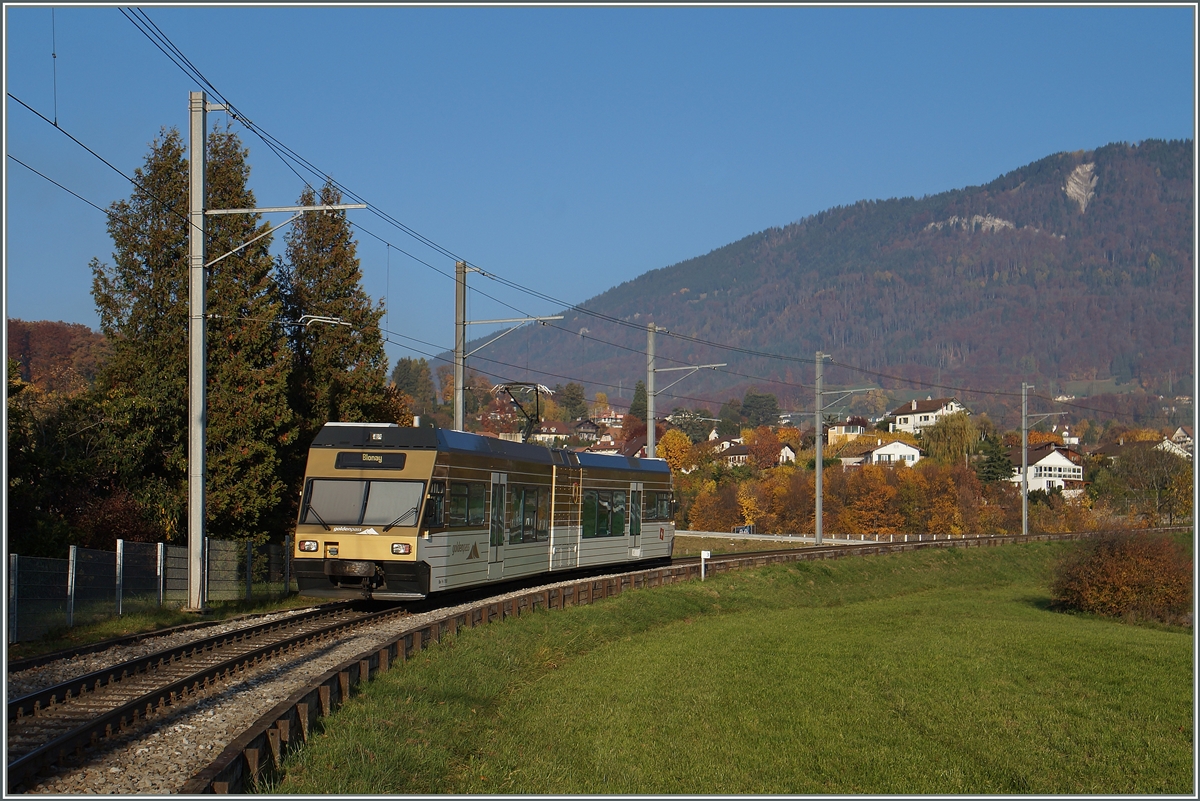 The CEV MVR GTW Be 2/6 7003  Blonay  near the Stop Château d'Hauteville.
02.11.2015