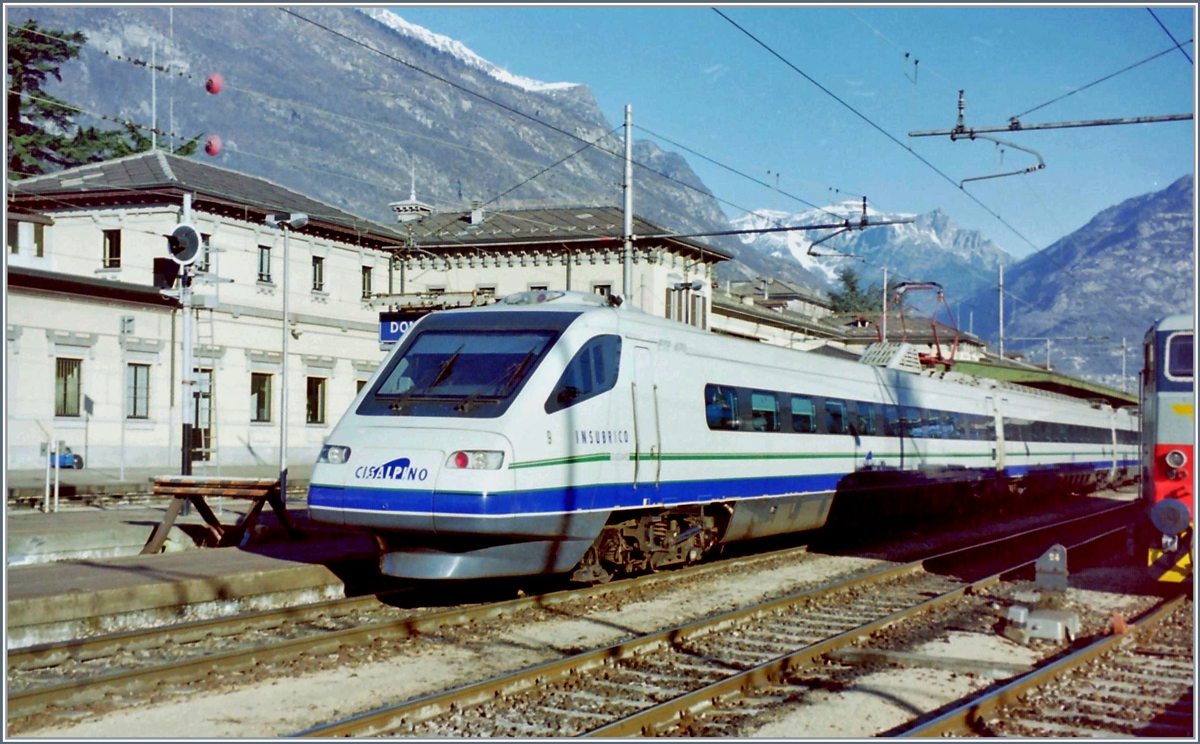The Cisalpino ETR 470 N° 9 Innsbruck by his stop in Domodossola.
Spring 1993