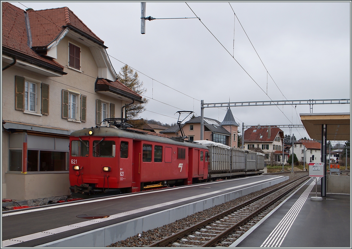 The CJ BDe 4/4 621 with a Cargo train in Le Noirmont. 
17.11.2014