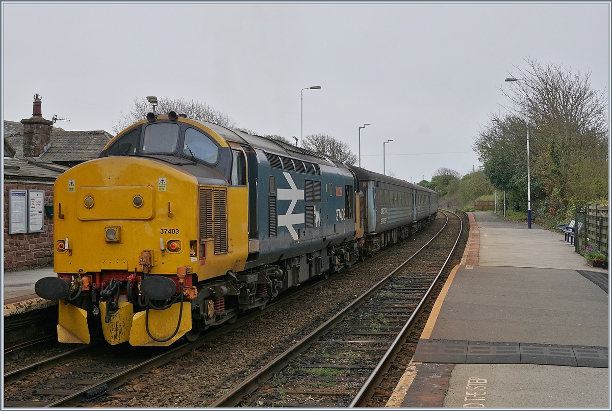 The Class 37 (37403) is leaving St Bees. 
27.04.2018