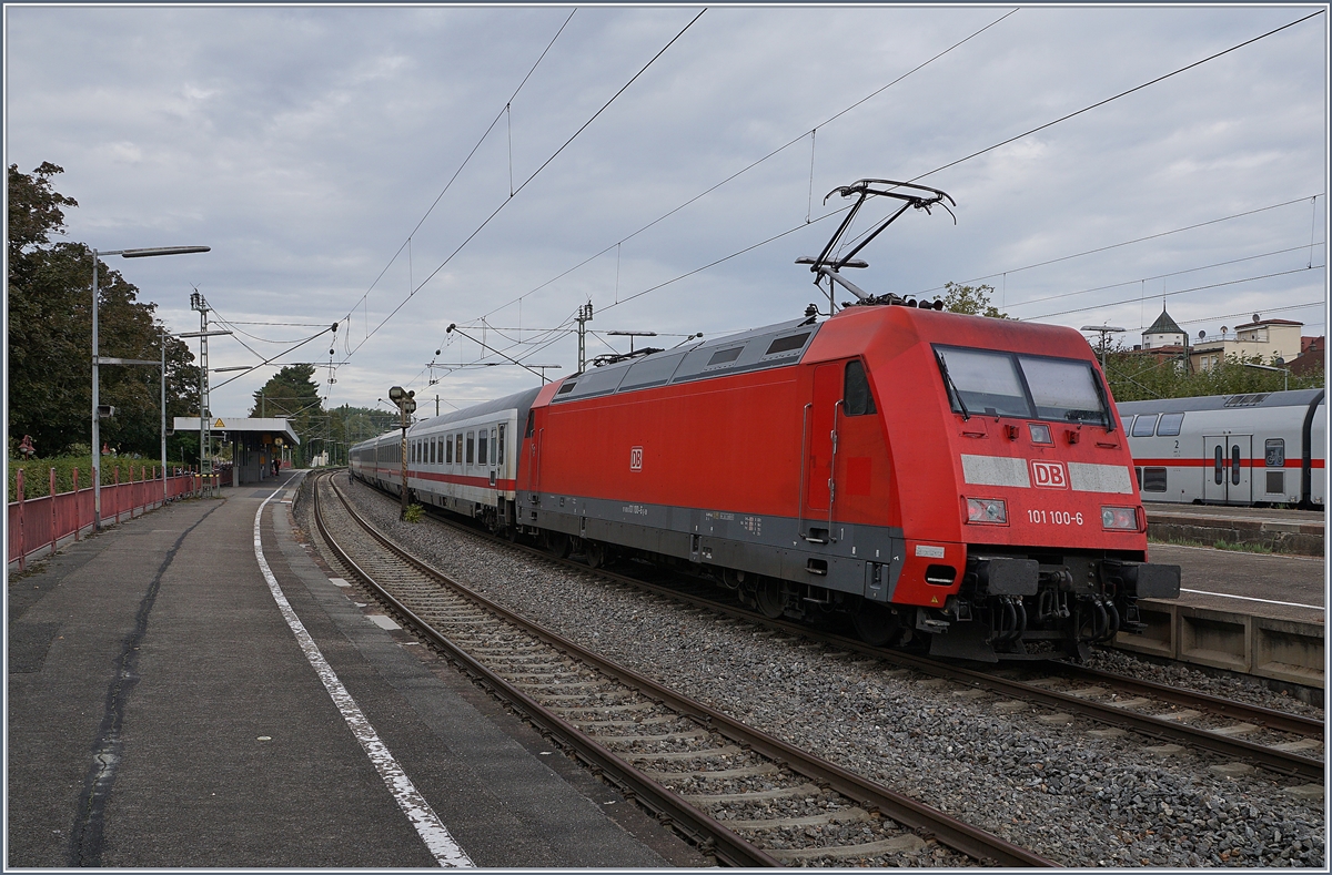 The DB 101 100-6 with an IC in Radolfzell. 

22.09.2019