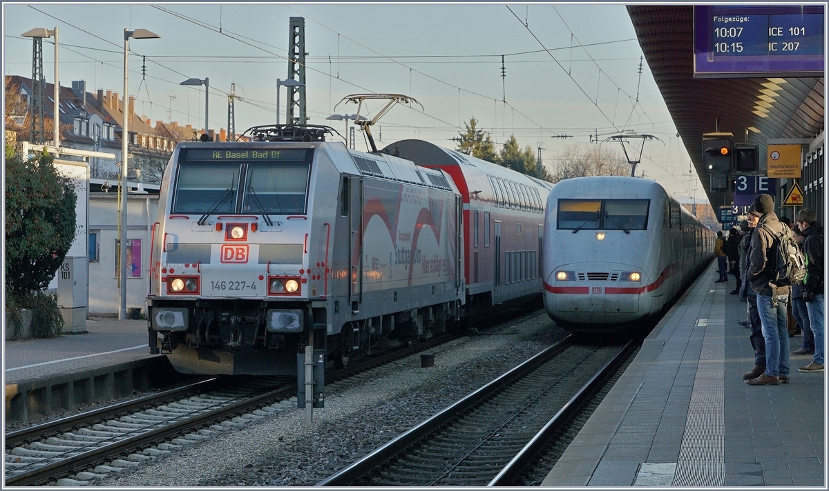 The DB 146 227-4 and a ICE in Freiburg i.B.

30.11.2016