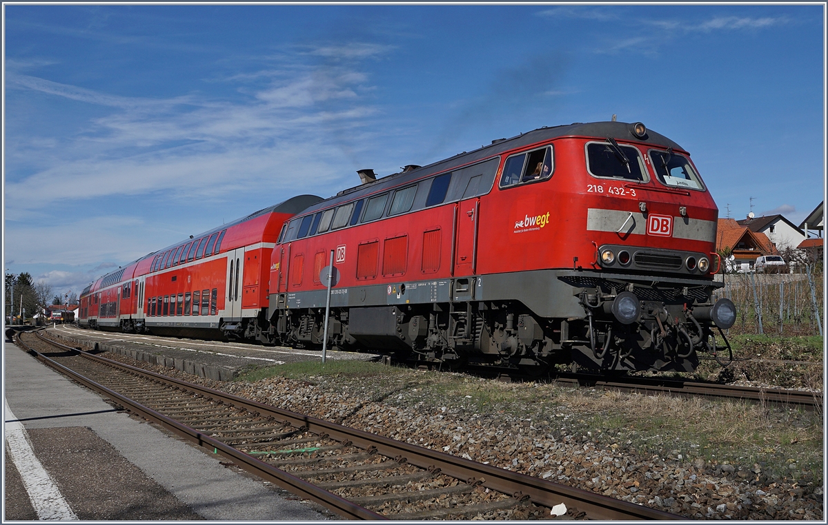 The DB 218 432-3 with a RE to Lindau in Nonnenhorn.

16.03.2019