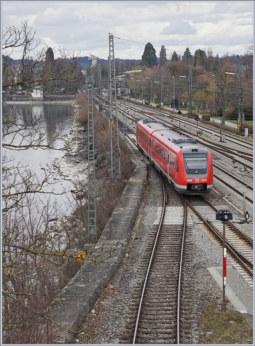 The DB VT 612 004 to Augsburg is leaving Lindau.
16.03.2018