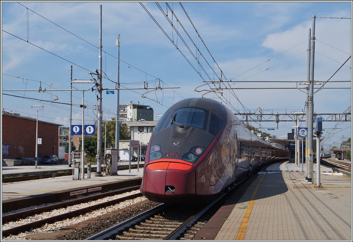 The ETR 575 AGV ITALO fast service 9994 from Ancona to Milan makes a stop in Rimini.
16.09.2014