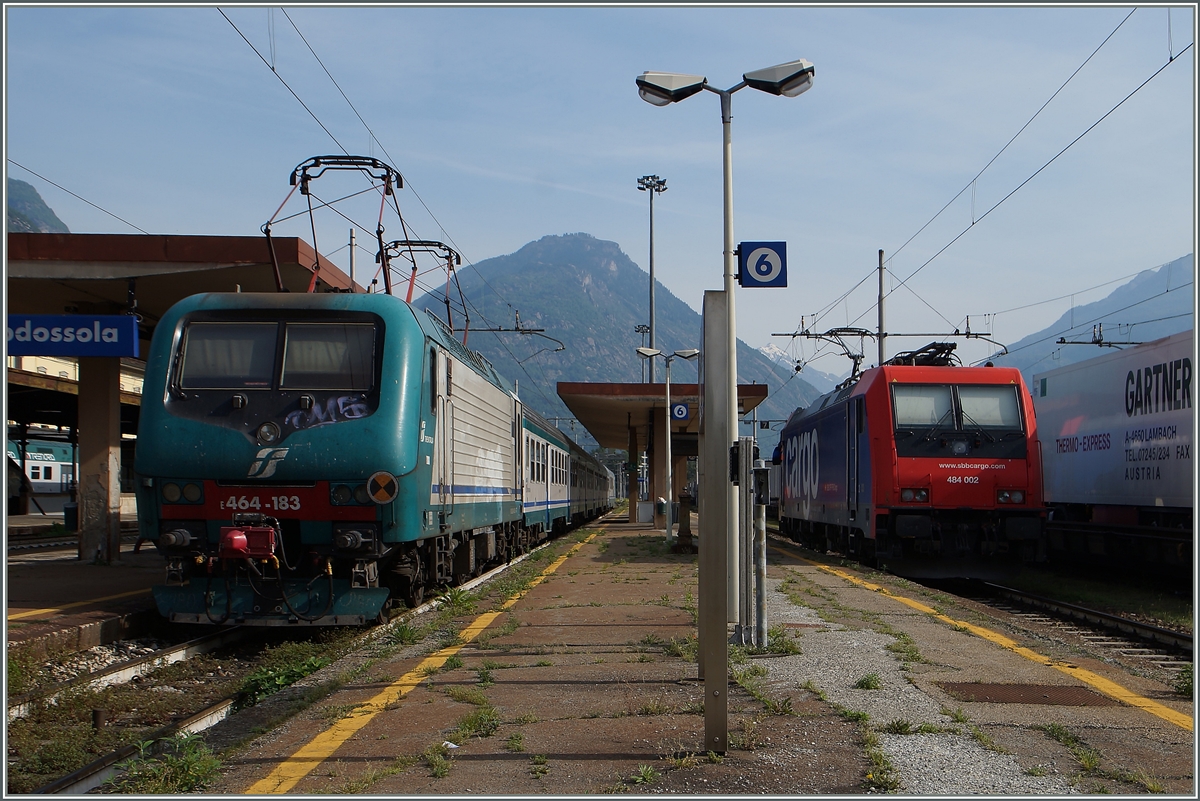 The FS 464 183 and teh SBB Re 484 002 in Domodossola.
13.05.2015