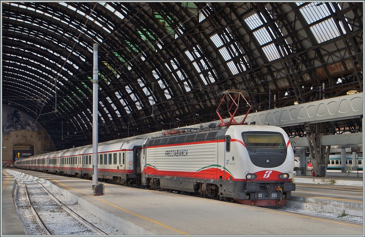 The FS E 402 B 152 in Milano.
22.06.2015