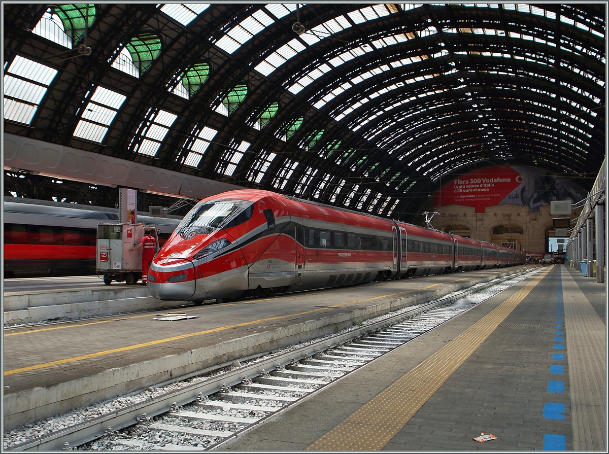 The FS ETR 400 (Frecciarossa 1000) in Milano Centrale. 
22. Juni 2015