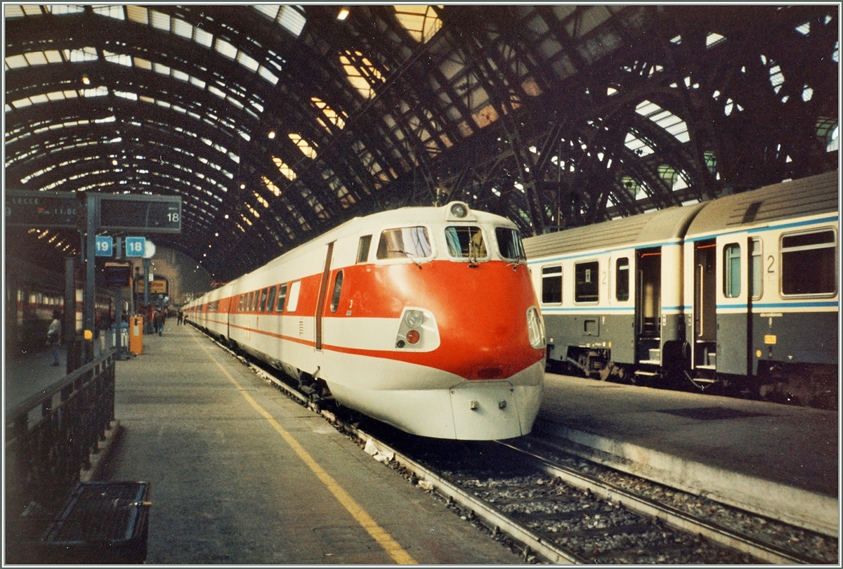 The FS ETR 450 003 in Milano Centrale. 

analog picture / spring 1993