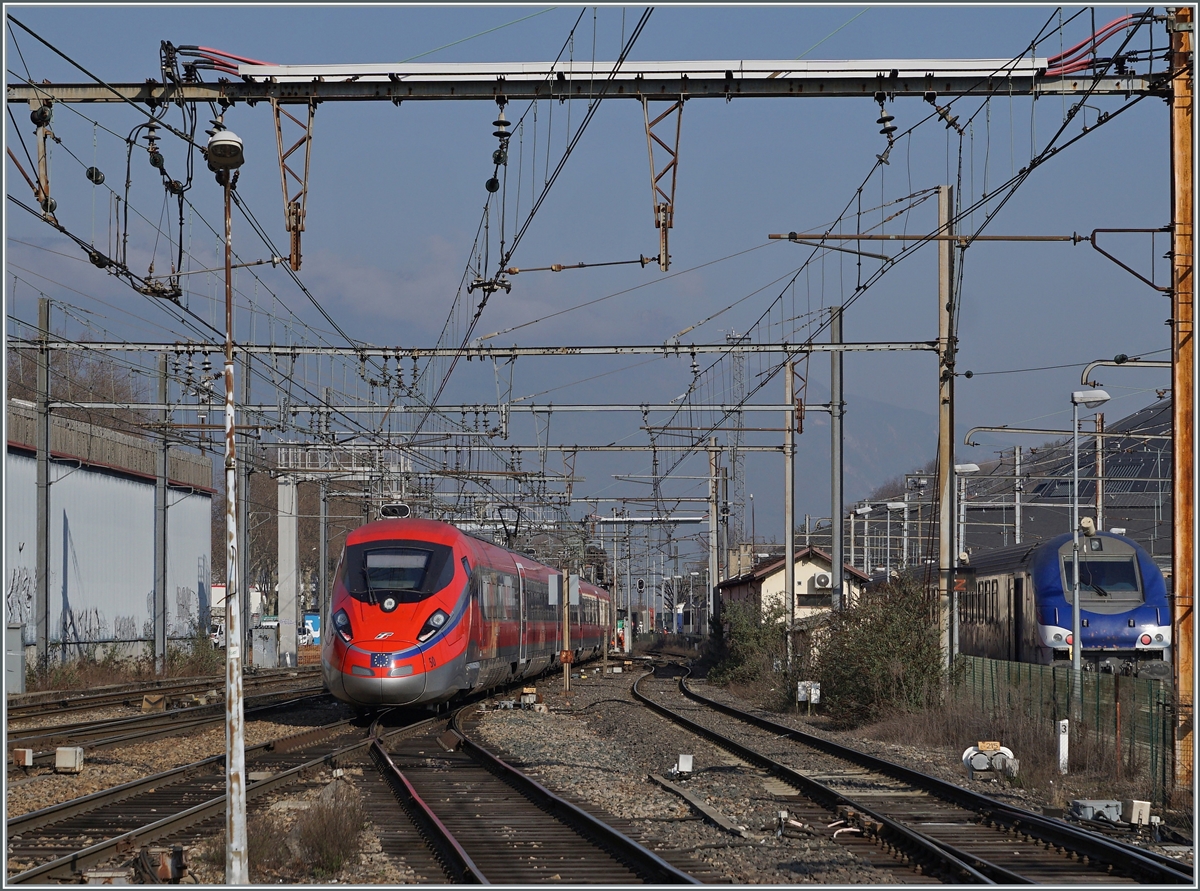 The FS Trenitalia ETR 400 050 in Chambéry-Challes-les-Eaux is on the long way from Milano Centrale to Paris Gare de Lyon. 

22.03.2022

