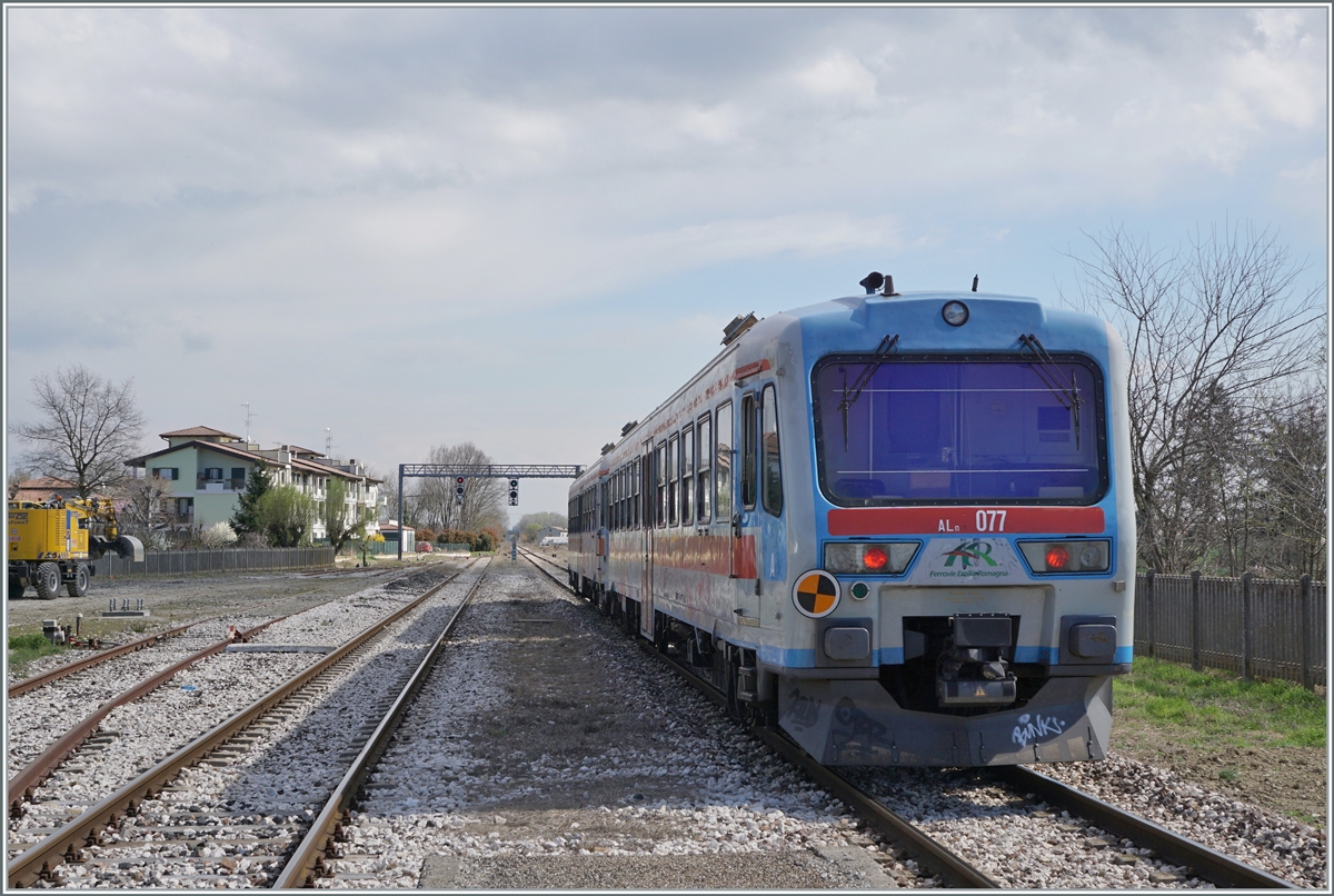 The FS Trenitalia TPER Aln 668 077 and 078 (Aln 668 FER) on the way from Parma to Suzzara in Brescello-Viadana. 

15.03.2023
