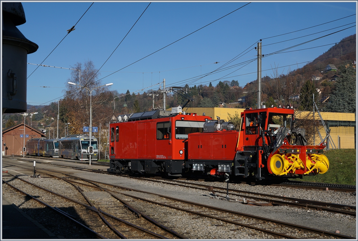 The HGem 2/2 2501 wiht a new Xrot in Blonay.
08.12.2016