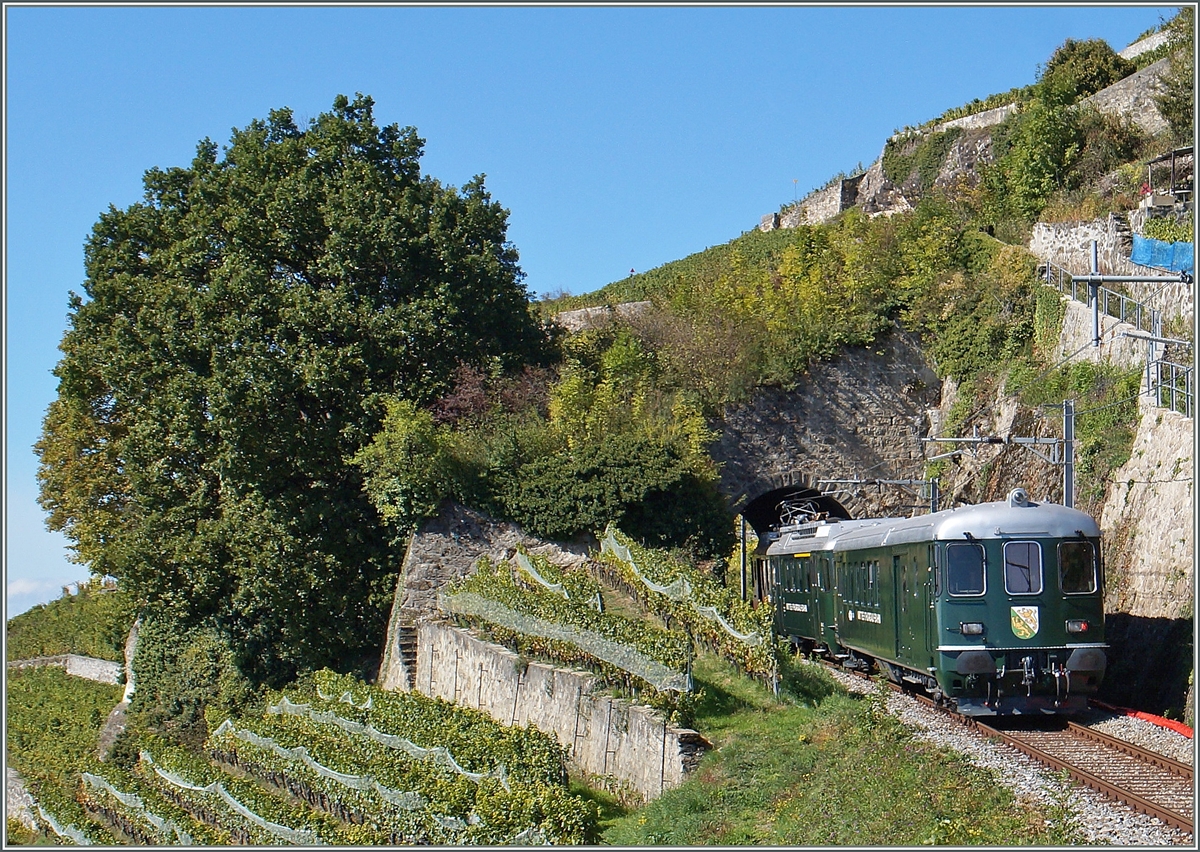 The  Historiche MThB  Train on the Vine-Yard Line by th Salanfe Tunnel near Chexbres.
04.10.2015