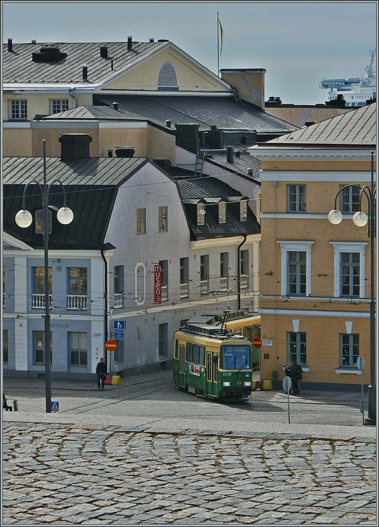 The HSL Tram N° 101 runs of the 3T Line from the South-Harbourg in the back now in the Aleksanterinkatu-Street. 
28.04.2012