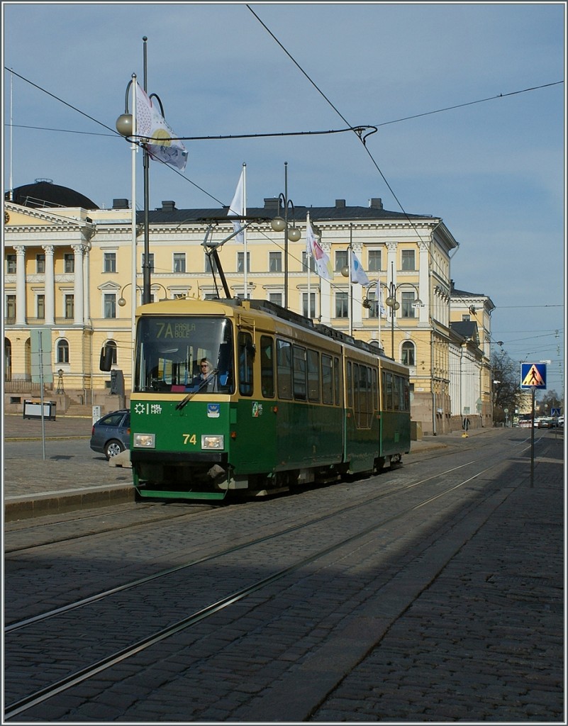 The HSL Tram N° 74 in the Aleksanterinkatu-Street. 28.04.2012