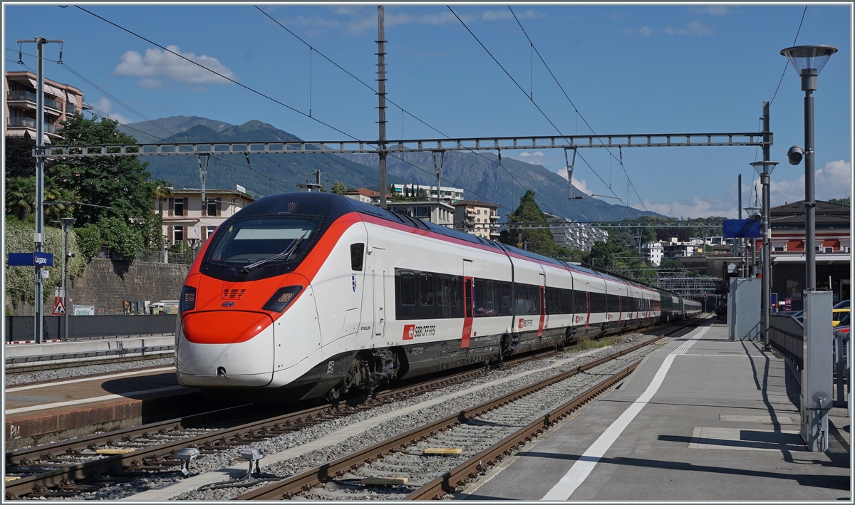 The IC 21 663 formed with two SBB RABe 501  Giruno  from Basel SBB is arriving at his destination Lugano.

23.06.2021
