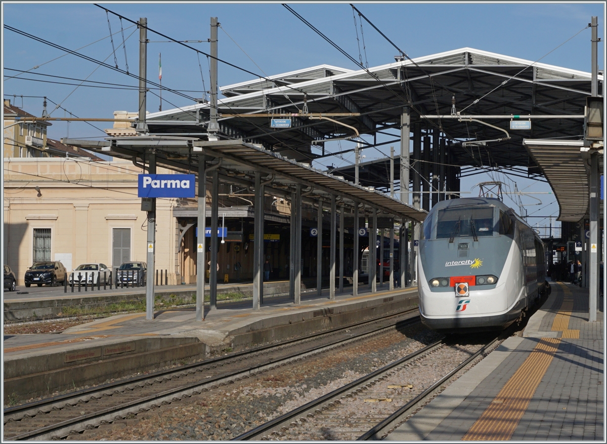 The IC from Milano to Lecce arrives in Parma. At the front is the power car (or locomotive) E 414 110-3 with the UIC number 91 83 2414 110-3 I-TI.

April 18, 2023