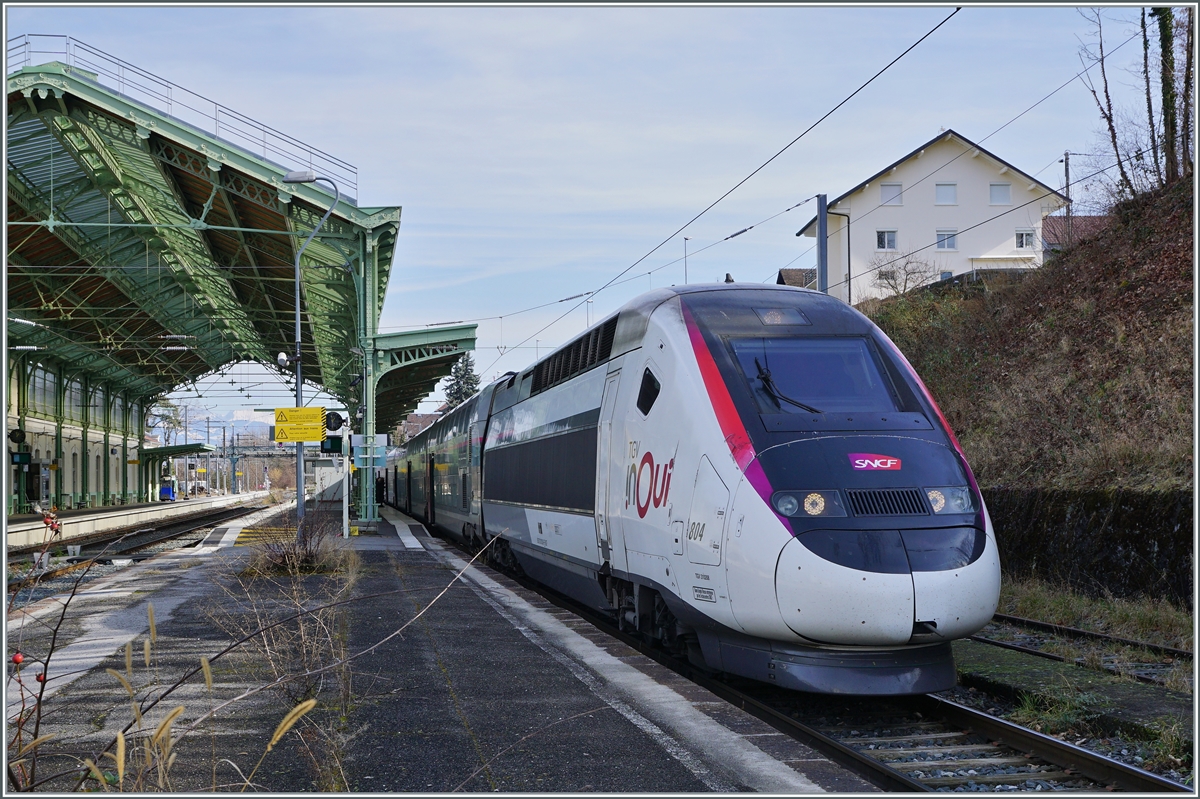The inoui TGV 6504 to Paris Gare de Lyon wiht the Euroduplex N° 804 in Evian les Bains.

12.02.2022